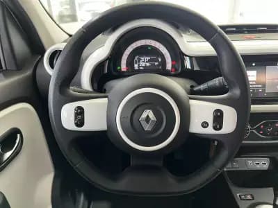 Vendo Renault Twingo 2021 - 12600 EUR, 23035 km - AUTO.MOTO.pt
