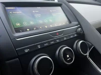 Sell Jaguar E-Pace 2018 - 29750 EUR, 77000 km - AUTO.MOTO.pt