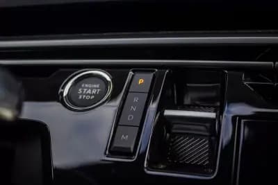 Vendo Peugeot 5008 2025 - 33500 EUR, 15000 km - AUTO.MOTO.pt