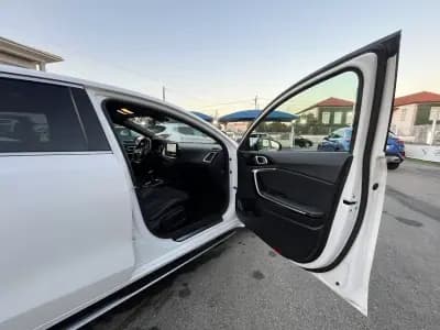 Vendo Kia ProCeed 2022 - 19450 EUR, 92000 km - AUTO.MOTO.pt