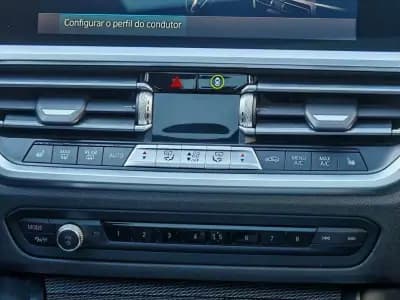 Vendo BMW 330 2021 - 31900 EUR, 156735 km - AUTO.MOTO.pt