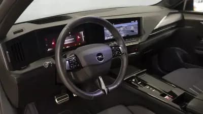 Vendo Opel Astra 2024 - 24450 EUR, 13500 km - AUTO.MOTO.pt