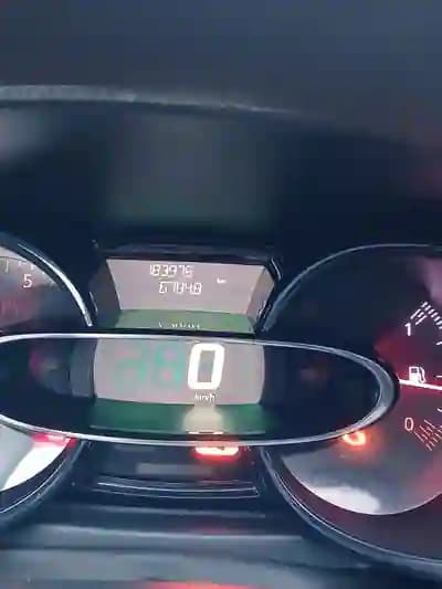 Vendo Renault Clio 2017 - 8000 EUR, 183976 km - AUTO.MOTO.pt