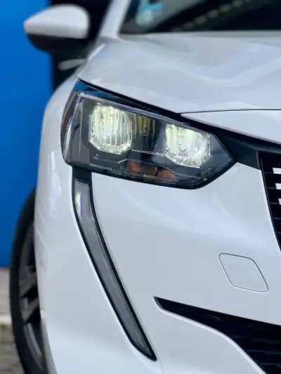 Vendo Peugeot 208 2022 - 15950 EUR, 71000 km - AUTO.MOTO.pt