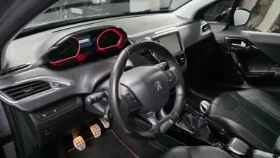 Vendo Peugeot 2008 2018 - 12990 EUR, 144000 km - AUTO.MOTO.pt