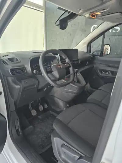 Vendo Opel Combo 2024 - 21900 EUR, 11972 km - AUTO.MOTO.pt