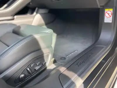 Sell Porsche Taycan Cross Turismo 2023 - 106480 EUR, 30000 km - AUTO.MOTO.pt