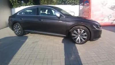 Vendo Volkswagen Arteon 2019 - 26650 EUR, 90000 km - AUTO.MOTO.pt