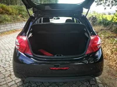 Sell Peugeot 208 2014 - 7750 EUR, 96000 km - AUTO.MOTO.pt