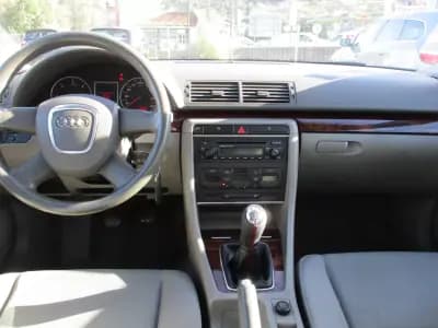 Vendo Audi A4 2005 - 5900 EUR, 290000 km - AUTO.MOTO.pt