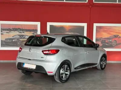 Vendo Renault Clio 2017 - 11990 EUR, 103171 km - AUTO.MOTO.pt