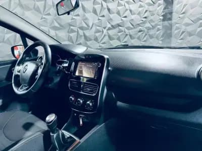 Vendo Renault Clio 2017 - 13990 EUR, 104061 km - AUTO.MOTO.pt