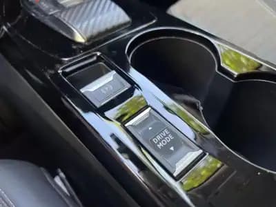 Vendo Peugeot e-2008 2022 - 21990 EUR, 30000 km - AUTO.MOTO.pt