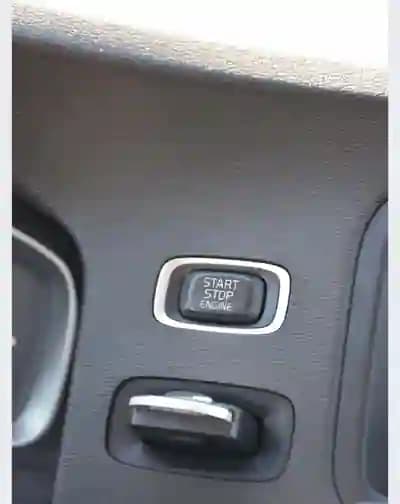 Vendo Volvo V60 2013 - 10500 EUR, 195000 km - AUTO.MOTO.pt