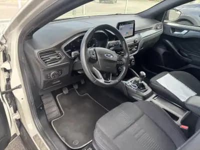 Vendo Ford Focus 2020 - 13450 EUR, 138886 km - AUTO.MOTO.pt