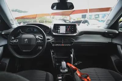 Sell Peugeot e-2008 2021 - 21750 EUR, 62670 km - AUTO.MOTO.pt