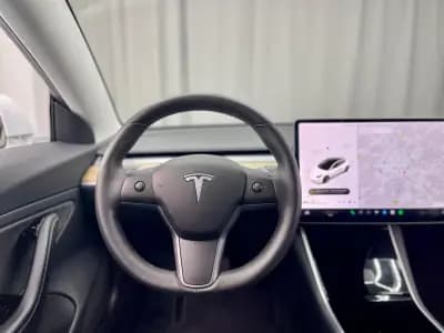 Vendo Tesla Model 3 2019 - 17999 EUR, 166200 km - AUTO.MOTO.pt