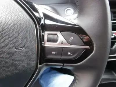 Sell Peugeot e-208 2021 - 18000 EUR, 85265 km - AUTO.MOTO.pt