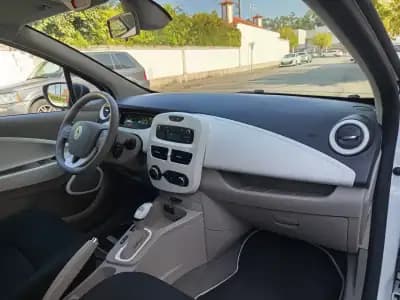 Vendo Renault Zoe 2019 - 11490 EUR, 14871 km - AUTO.MOTO.pt