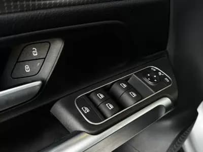 Vendo Mercedes-Benz GLB 200 2023 - 44990 EUR, 40300 km - AUTO.MOTO.pt