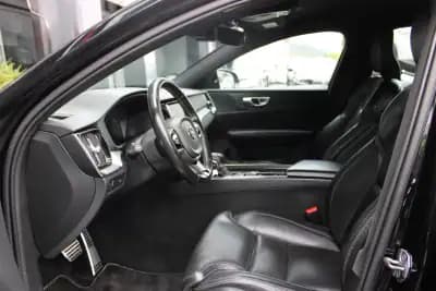 Vendo Volvo V60 2020 - 26400 EUR, 128429 km - AUTO.MOTO.pt