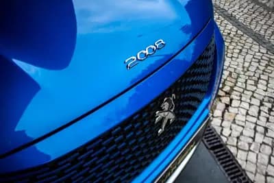 Vendo Peugeot e-2008 2021 - 20850 EUR, 59500 km - AUTO.MOTO.pt