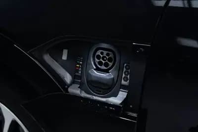 Vendo Audi Q8 e-Tron Sportback 2023 - 49950 EUR, 55000 km - AUTO.MOTO.pt