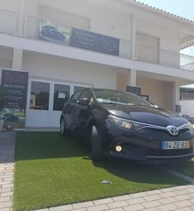 Vendo Toyota Auris 2015 - 12750 EUR, 184300 km - AUTO.MOTO.pt