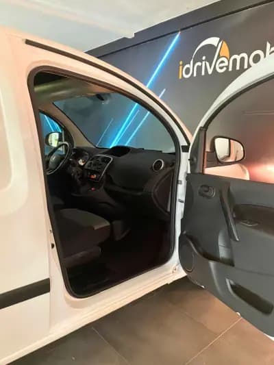 Sell Renault Kangoo 2018 - 11900 EUR, 121178 km - AUTO.MOTO.pt