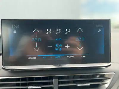 Vendo Peugeot 5008 2024 - 29750 EUR, 32015 km - AUTO.MOTO.pt