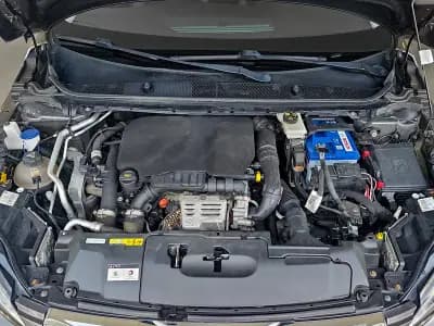 Vendo Peugeot 308 2018 - 12950 EUR, 134000 km - AUTO.MOTO.pt