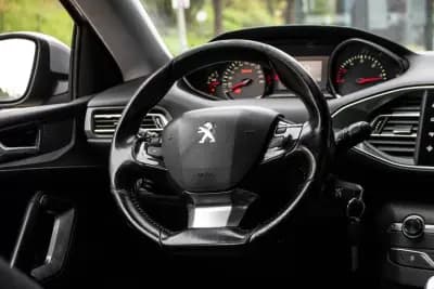 Vendo Peugeot 308 SW 2016 - 7990 EUR, 223142 km - AUTO.MOTO.pt