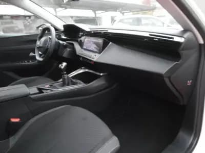 Vendo Peugeot 308 2022 - 22000 EUR, 118452 km - AUTO.MOTO.pt