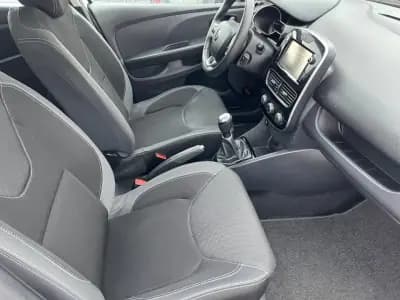 Sell Renault Clio 2017 - 12500 EUR, 142000 km - AUTO.MOTO.pt