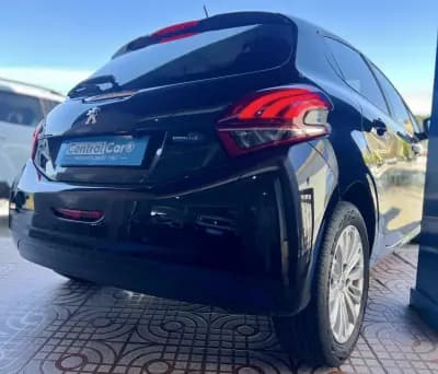 Vendo Peugeot 208 2017 - 9950 EUR, 147000 km - AUTO.MOTO.pt