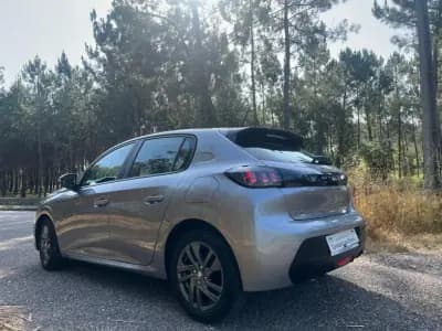 Vendo Peugeot 208 2021 - 13500 EUR, 110639 km - AUTO.MOTO.pt