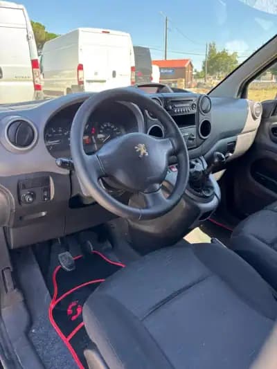 Vendo Peugeot Partner 2012 - 7750 EUR, 219000 km - AUTO.MOTO.pt