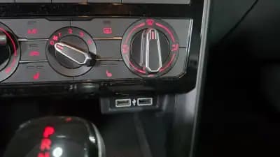 Vendo Volkswagen T-Cross 2020 - 18990 EUR, 120000 km - AUTO.MOTO.pt