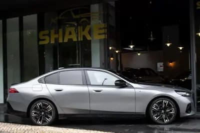 Vendo BMW i5 2023 - 79900 EUR, 17145 km - AUTO.MOTO.pt