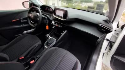 Sell Peugeot 208 2022 - 13999 EUR, 47000 km - AUTO.MOTO.pt