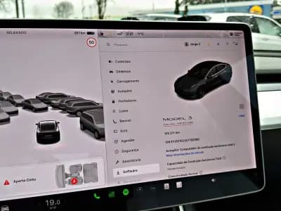 Vendo Tesla Model 3 2020 - 30400 EUR, 105371 km - AUTO.MOTO.pt
