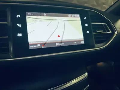 Vendo Peugeot 308 2020 - 23990 EUR, 32813 km - AUTO.MOTO.pt