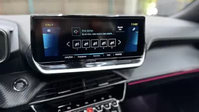 Vendo Peugeot e-2008 2022 - 21900 EUR, 67769 km - AUTO.MOTO.pt