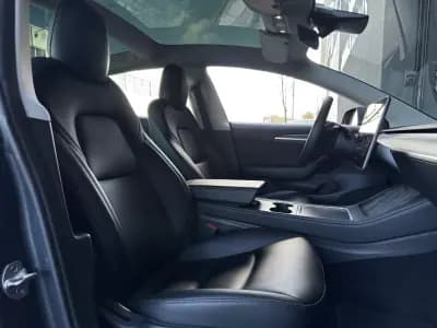 Vendo Tesla Model 3 2022 - 29990 EUR, 125900 km - AUTO.MOTO.pt