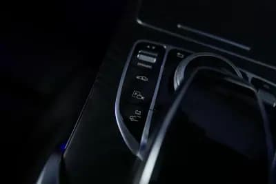 Vendo Mercedes-Benz C 300 2020 - 25500 EUR, 203000 km - AUTO.MOTO.pt