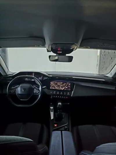 Vendo Peugeot 308 2022 - 22650 EUR, 61135 km - AUTO.MOTO.pt