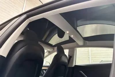 Vendo Tesla Model 3 2021 - 25450 EUR, 58710 km - AUTO.MOTO.pt