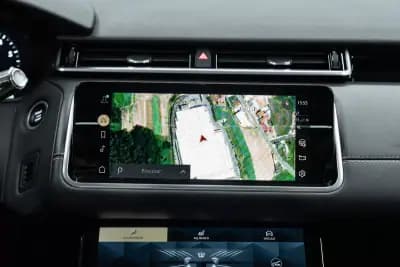 Vendo Land Rover Range Rover Velar 2025 - 55950 EUR, 51000 km - AUTO.MOTO.pt