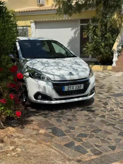 Vendo Peugeot 208 2013 - 14990 EUR, 103386 km - AUTO.MOTO.pt