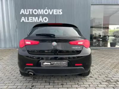 Vendo Alfa Romeo Giulietta 2018 - 15950 EUR, 122241 km - AUTO.MOTO.pt